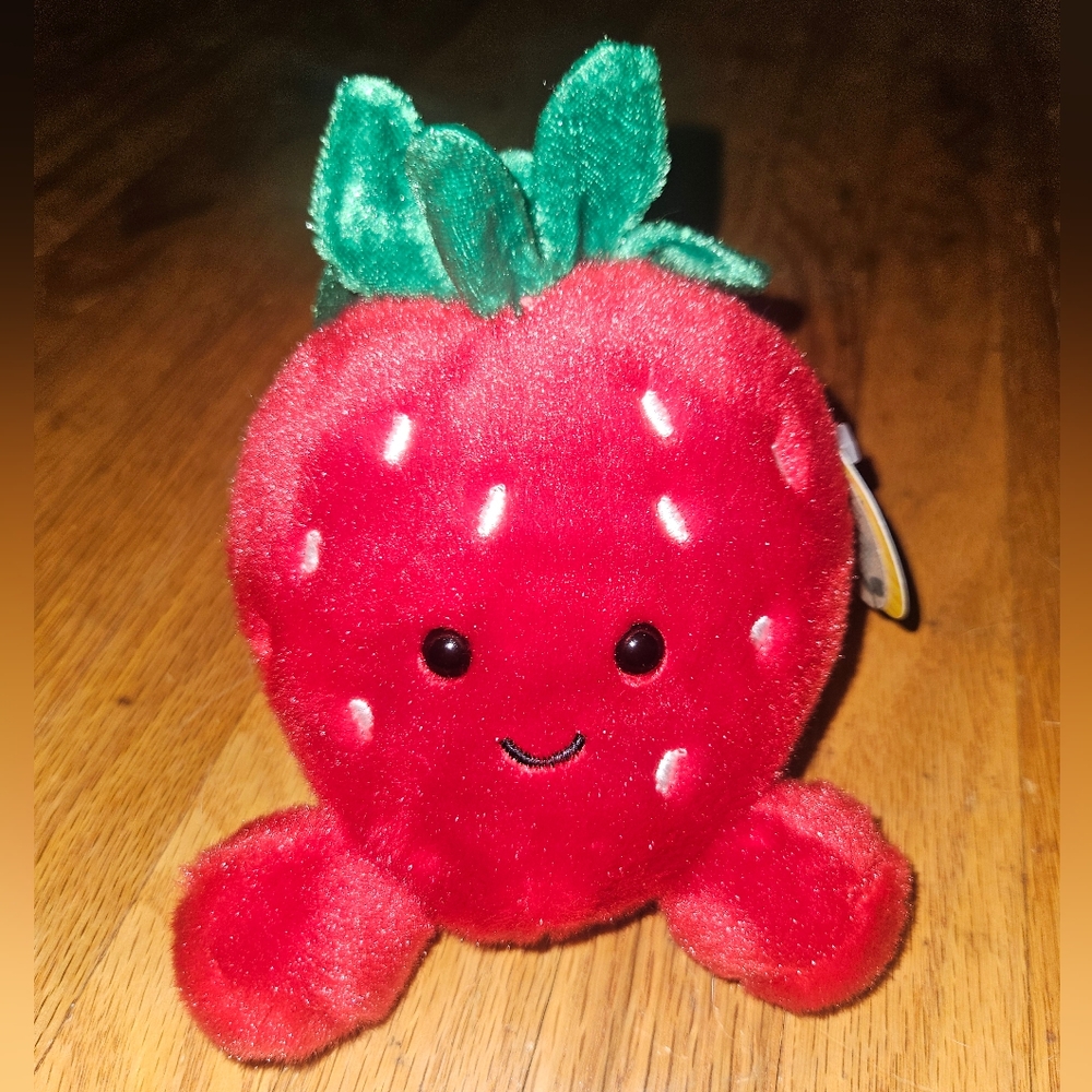 NWT 🍓 Palm Pals Juicy the Strawberry 5” Fruit Cravings Plush by Aurora